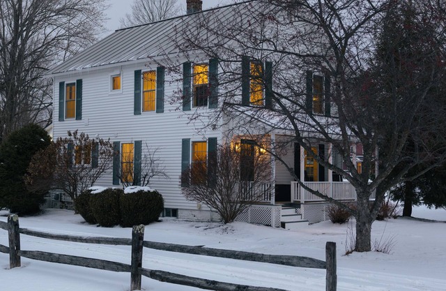 This house is a 4 bedroom(s), 1.5 bathrooms, located in Manchester, VT.