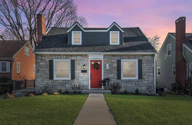 This house is a 4 bedroom(s), 3 bathrooms, located in Lexington, KY.