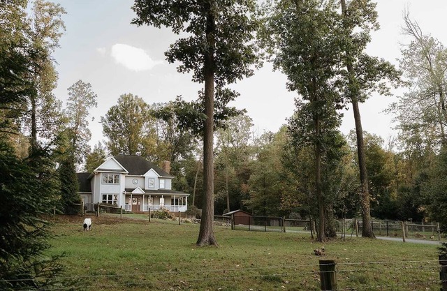This house is a 4 bedroom(s), 3 bathrooms, located in Paradise, PA.