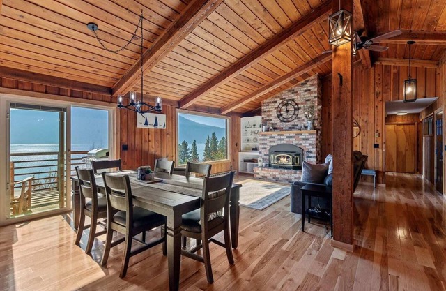 This house is a 4 bedroom(s), 3 bathrooms, located in Bayview, ID.
