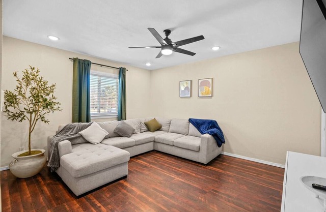 This house is a 4 bedroom(s), 2 bathrooms, located in El Paso, TX.