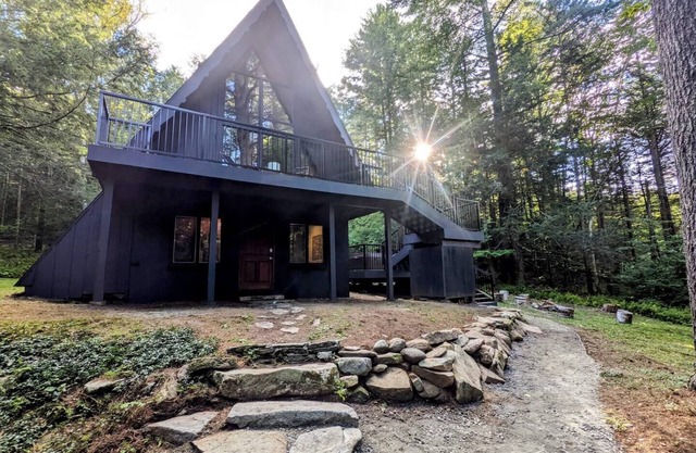 This house is a 4 bedroom(s), 2.5 bathrooms, located in Jamaica, VT.