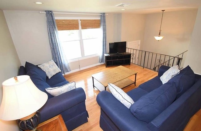 This house is a 4 bedroom(s), 3 bathrooms, located in Narragansett , RI.