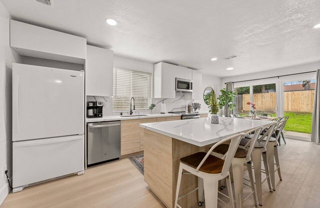 This house is a 3 bedroom(s), 2 bathrooms, located in Citrus Heights, CA.