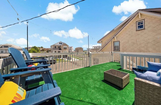 This house is a 2 bedroom(s), 2 bathrooms, located in North Wildwood, NJ.
