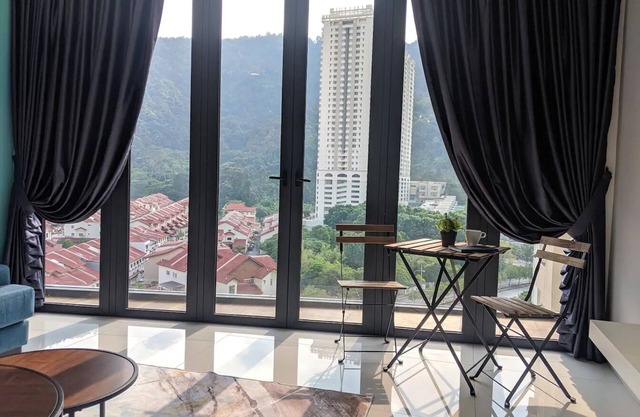 Dies ist ein abstraktes und luxuriöses Design-Haus. Sauber und gemütlich, einfach und doch funktional.