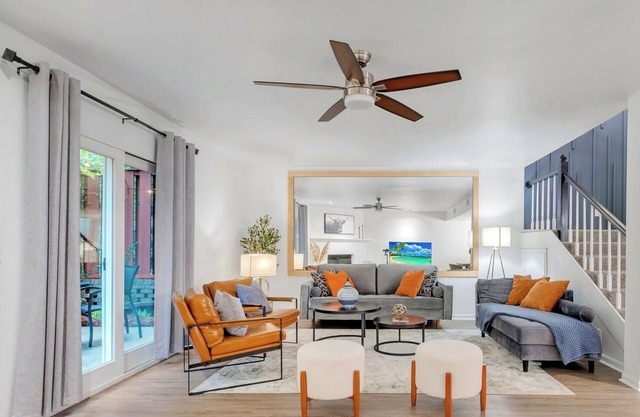 This is a cozy and spacious 1762 sf 2BR and 2.5 BA townhome in a nice and quiet