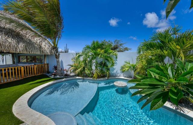 Family friendly Villa in marvelous Noord with gorgeous cozy garden and pool.