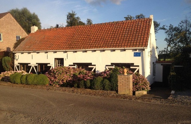 This nostalgic dijk cottage is Number One, a village 3 km behind Breskens. The semi-detached cottage is built against an old seawall and suitable for max. 4 people.
