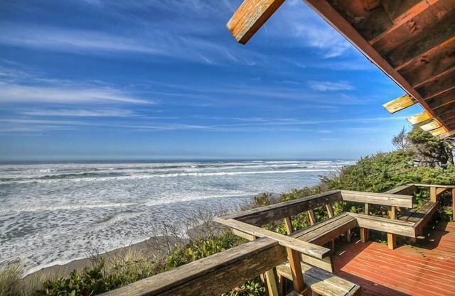 Dieses Haus am Meer bietet einen ersten Blick auf die erste Reihe!