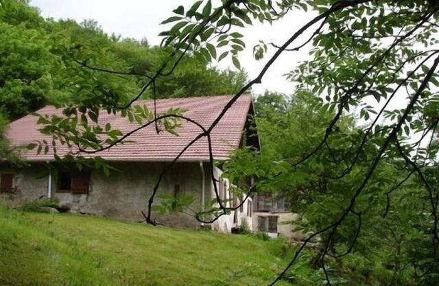 Dieses alte Haus bietet Ihnen Ruhe, Gelassenheit, Angeln im Herzen der Natur.
