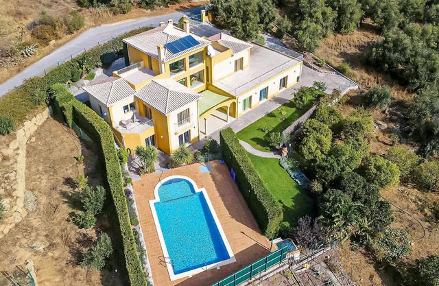 This peaceful retreat is the ideal choice for anyone wishing to get away from it all and simply rela