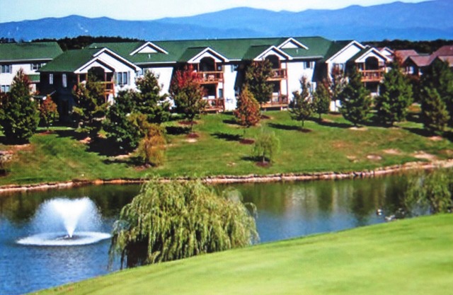 Diese Eigenschaft ist eine Eigentumswohnung in einem beliebten (4-Jahreszeiten) Resort in Virginia