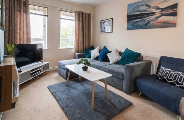 This serviced apartment is a 2 bedroom(s), 1 bathrooms, located in Mapperley, England.