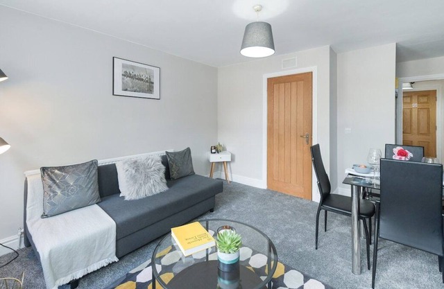 This serviced apartment is a 1 bedroom(s), 1 bathrooms, located in Mapperley, England.