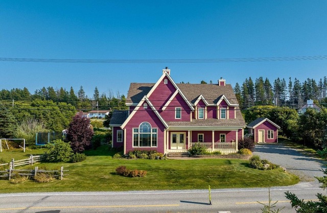 This superb villa will charm you with its many attractions.
