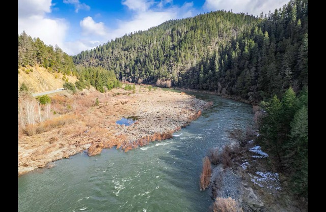 This tranquil Rogue getaway near the famed Rogue River offers a chance to relax.
