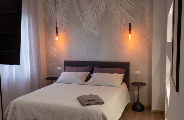 This very spacious two-room apartment is a cozy and modernly designed space, ideal for those seeking space and comfort. With large rooms and carefully curated furnishings, it offers an elegant and relaxing atmosphere, perfect for ensuring a pleasant