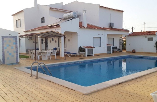This Villa is 5 min. from Galé beach,free WIFI and A/C. Private POOL