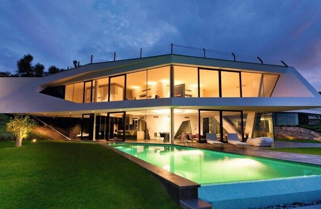 This villa is a 4 bedroom(s), 6 bathrooms, located in Bodrum, Muğla.