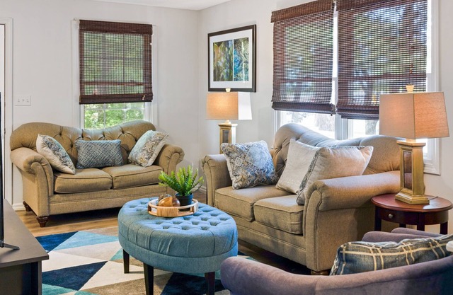 Thomas's Cozy Duplex - Centrally Located