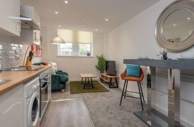 Thornhill House by Guestz