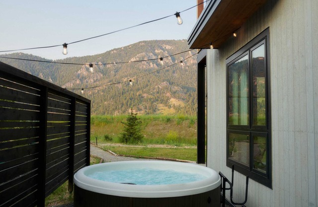 Thoughtfully Designed Home with Hot Tub at Aspects