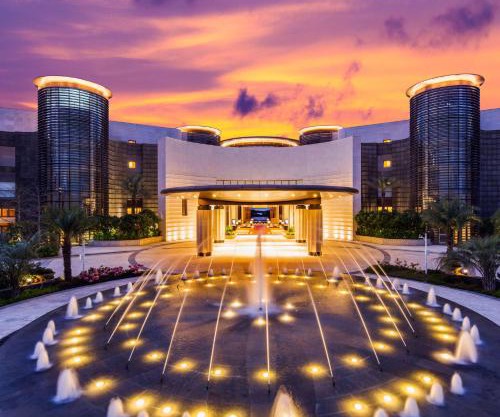 Thousand Cranes Sanya Yazhou Bay Int'l Exchange Centre,Curio by Hilton