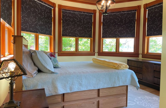 Thousand Island Park home, 5 bedroom, 3 and 1/2 bath, with dock space!!