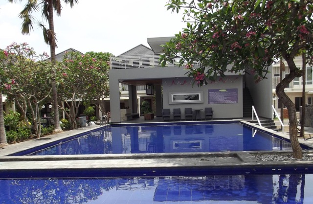 Haus mit drei Schlafzimmern mit einem Pool