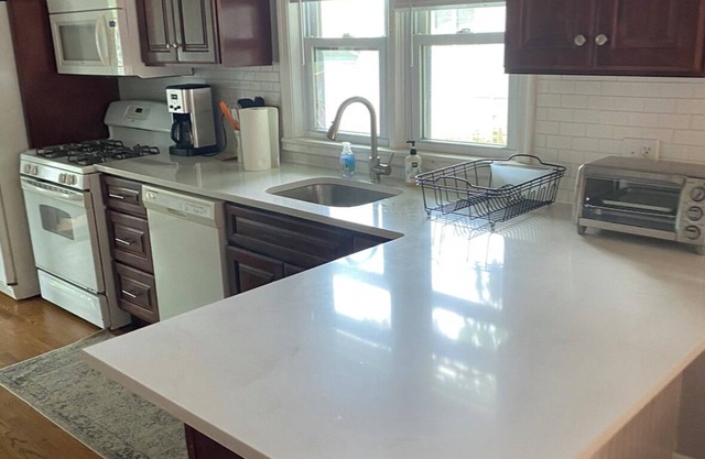 2 bdrm Cottage, Work from home, walkable to DWTWN and Ferry