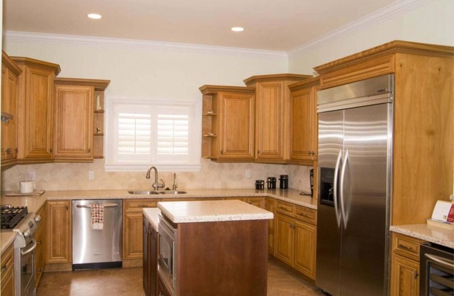 Three Bedroom Home in West End OBB