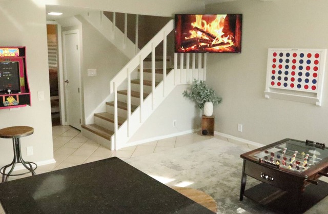 Three bed Condo with full kitchen, pool, and lake access.