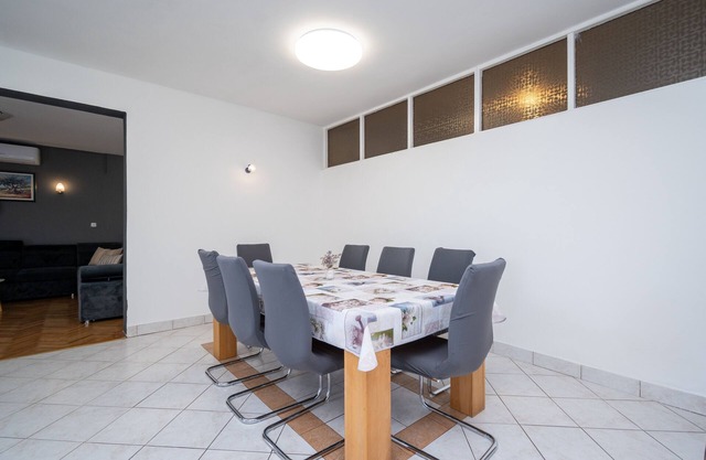 3-Zimmer-Ferienwohnung mit Terrasse Ljubac, Zadar (A-5831-a)