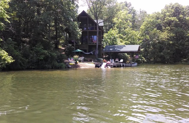 Drei-Zimmer-Hütte am privaten Mountain Lake