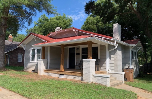 Three Bedroom Downtown Cottage