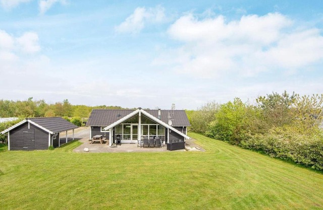 Three-Bedroom Holiday home in Hemmet 32