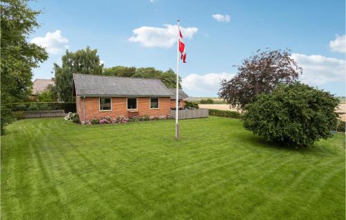 Three-Bedroom Holiday Home In Hojer