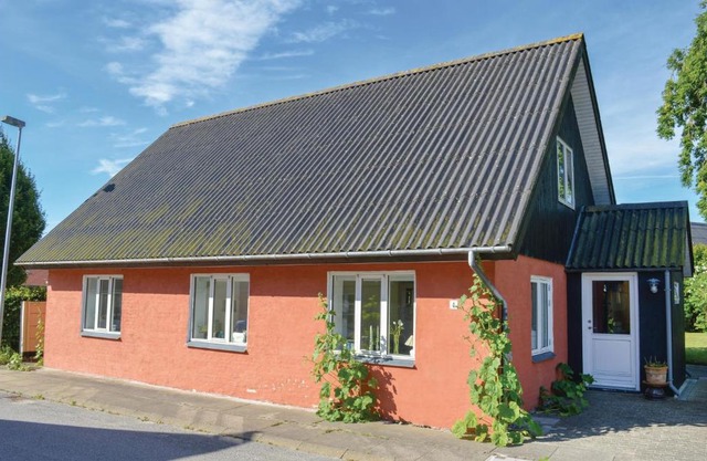 Three-Bedroom Holiday Home in Asaa