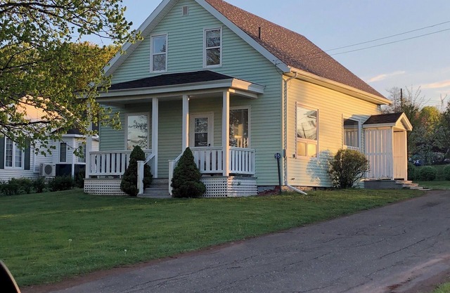 Three-bedroom house located minutes away from all amenities in North Rustico
