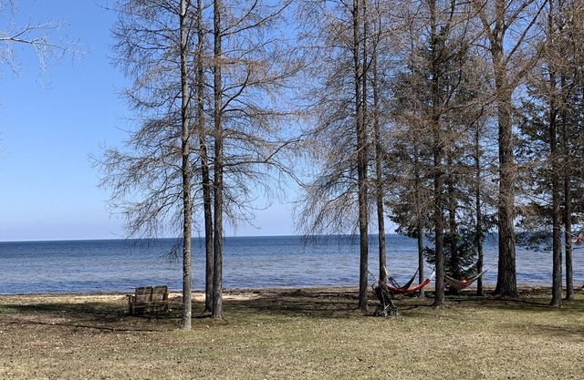 Haus mit drei Schlafzimmern auf 10 Morgen mit 350 ft. Sandstrand am Michigansee.
