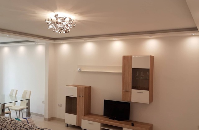 Modernes Apartment mit drei Schlafzimmern zur Miete in Zentral-Malta.