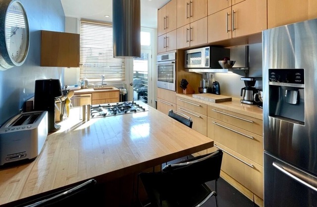 Three bedroom Russian Hill home in prime San Francisco neighborhood!