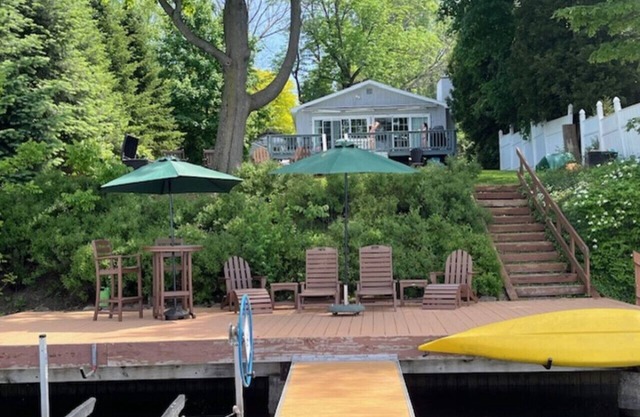 Three Birds Cottage: Level Skaneateles Lake Sunset Side