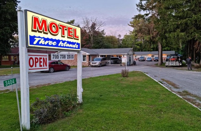 Three Island Motel