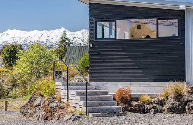 THREE MOUNTAIN VIEWS - NATIONAL PARK HOLIDAY HOME in National Park