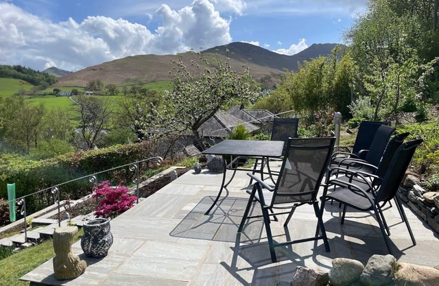 Three Peaks - a bungalow that sleeps 6 guests in 3 bedrooms