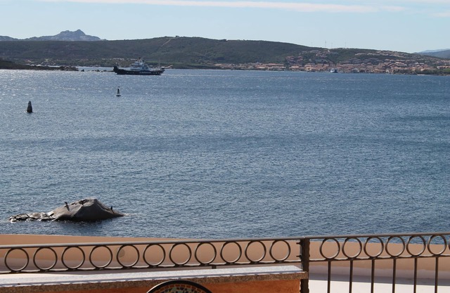 Drei-Zimmer-Wohnung in ruhiger Lage mit Meerblick-Terrasse