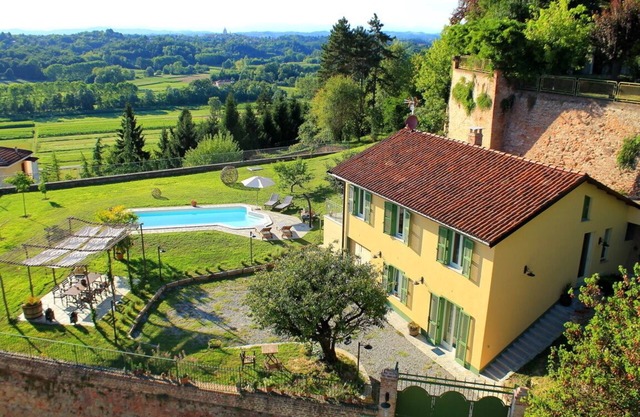 Die Goldgrube von Don Bosco. Landhaus in Panorama Monferrato. 8 Personen