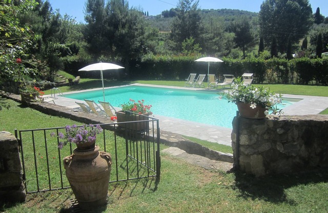 Dreizimmerwohnung, 80 qm, 5/7 Personen mit Pool, 8 km vom Zentrum von Florenz
